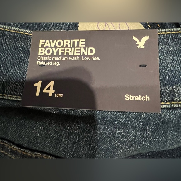 NWT American Eagle Outfitters Low-Rise Favorite Boyfriend
Jean - Picture 3 of 5